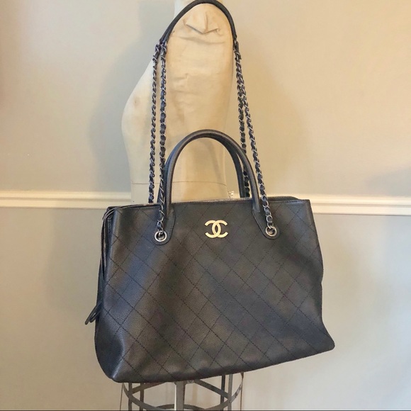 SOLD -Chanel Grained Vegetal Calfskin Shopping Bag - Picture 4 of 7